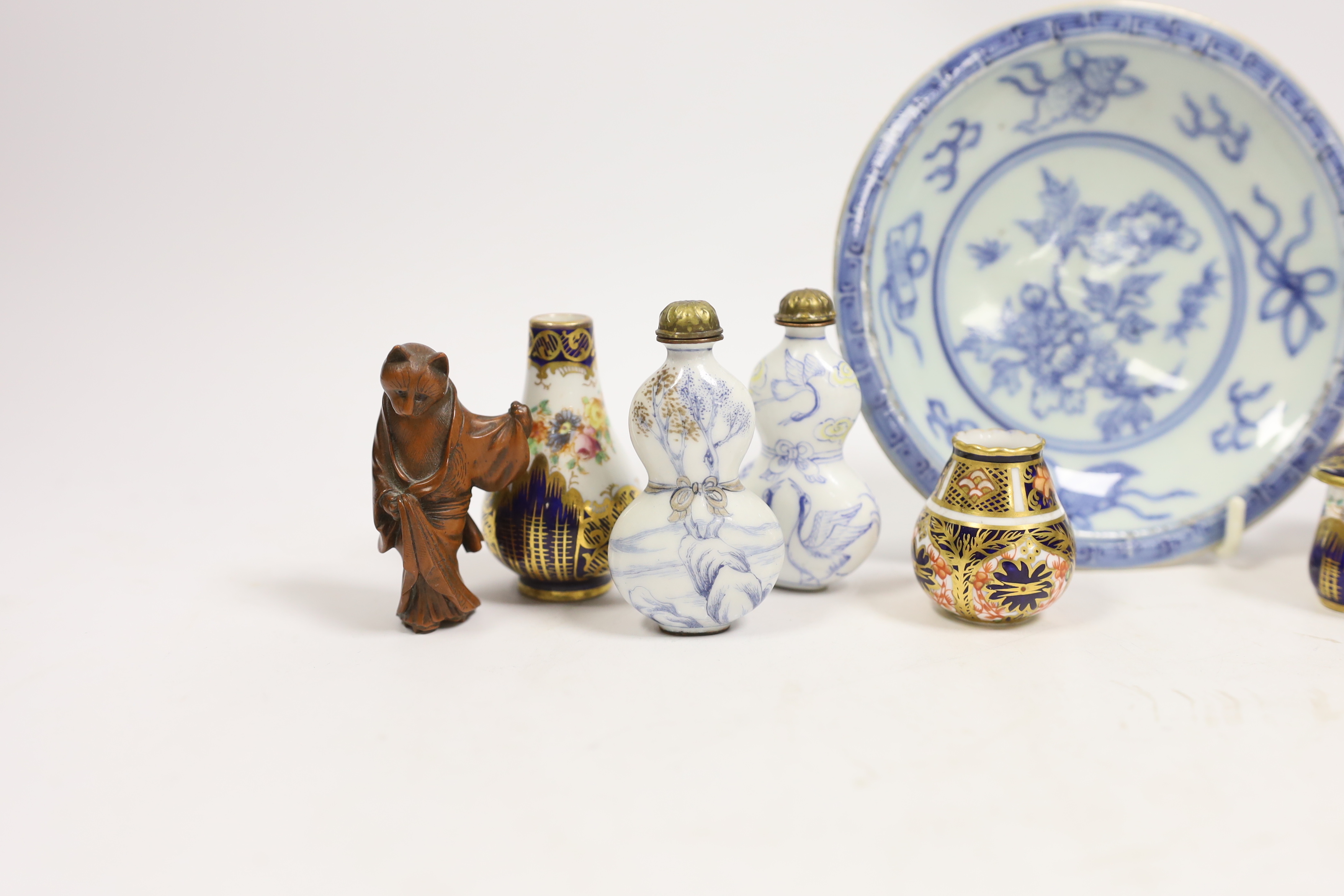 Chinese snuff bottles etc including a resin model of a cat